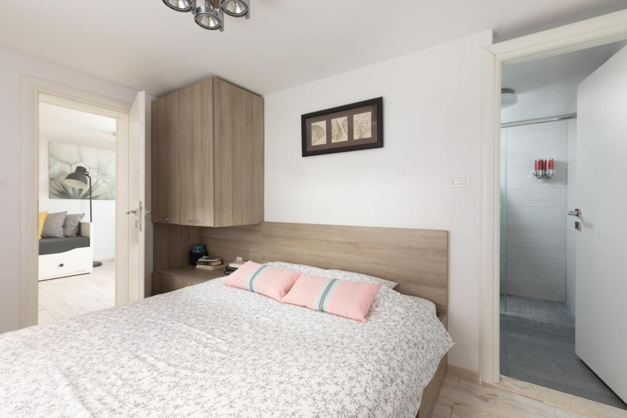 Apartment Coastal Villa Макарска Екстериор снимка